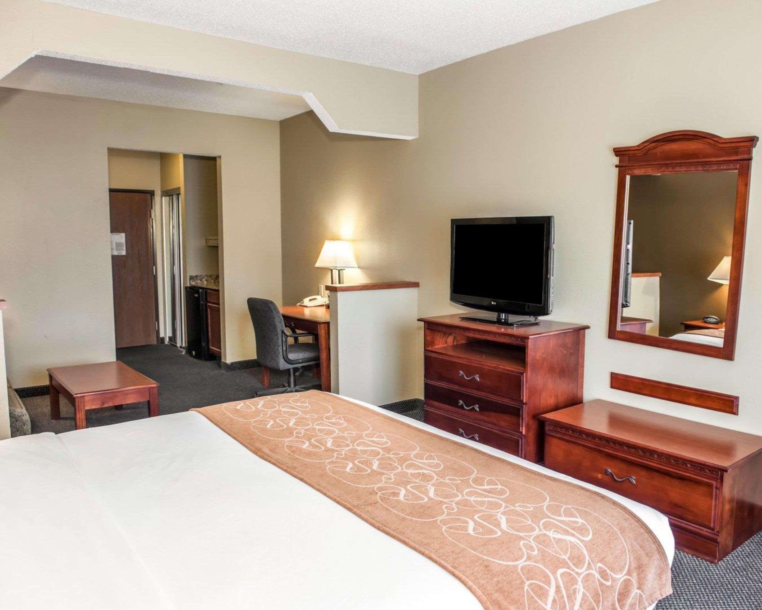 Comfort Suites Auburn Near I-69 Zewnętrze zdjęcie