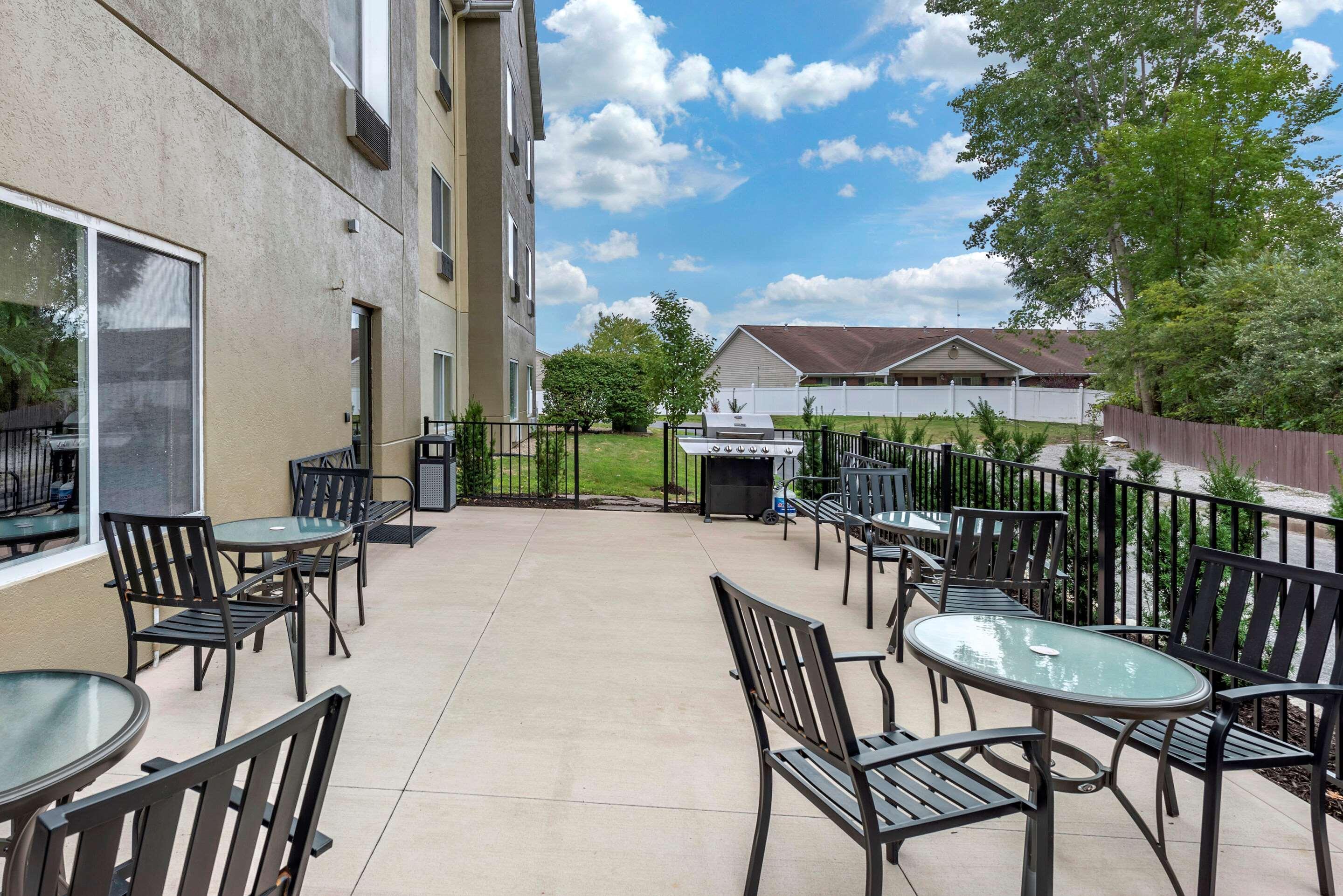 Comfort Suites Auburn Near I-69 Zewnętrze zdjęcie