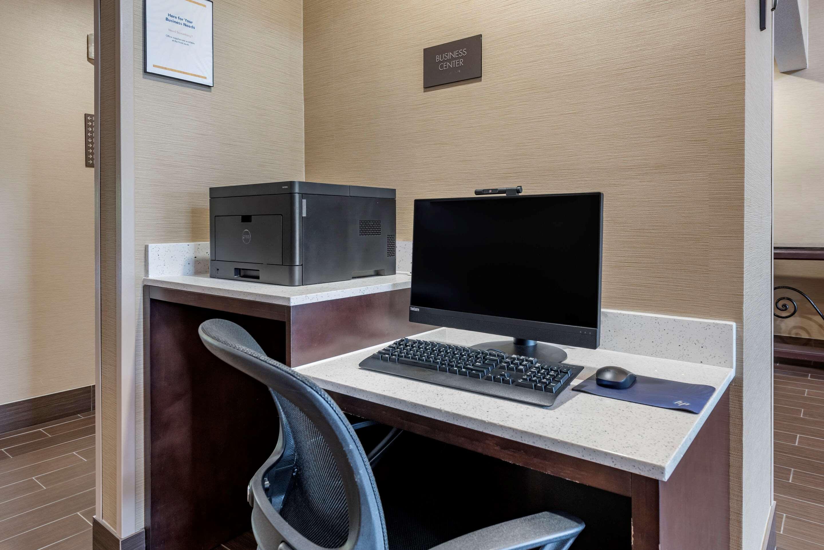 Comfort Suites Auburn Near I-69 Zewnętrze zdjęcie